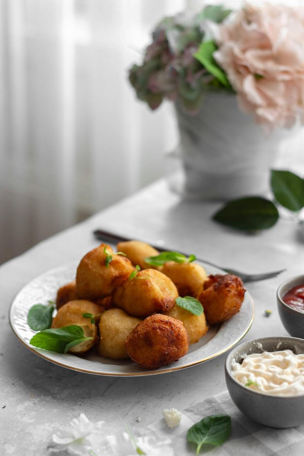 Comment préparer des plats à base de pommes de terre dans un restaurant de cuisine rustique ?